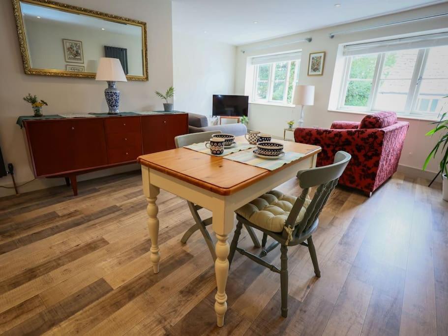 Spacious 1-Bed Apartment With Super King Or Twin In Central Charlbury, Cotswolds Екстер'єр фото