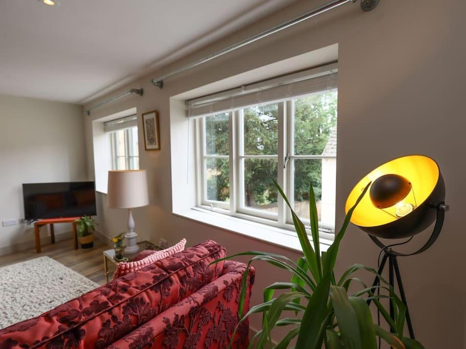 Spacious 1-Bed Apartment With Super King Or Twin In Central Charlbury, Cotswolds Екстер'єр фото