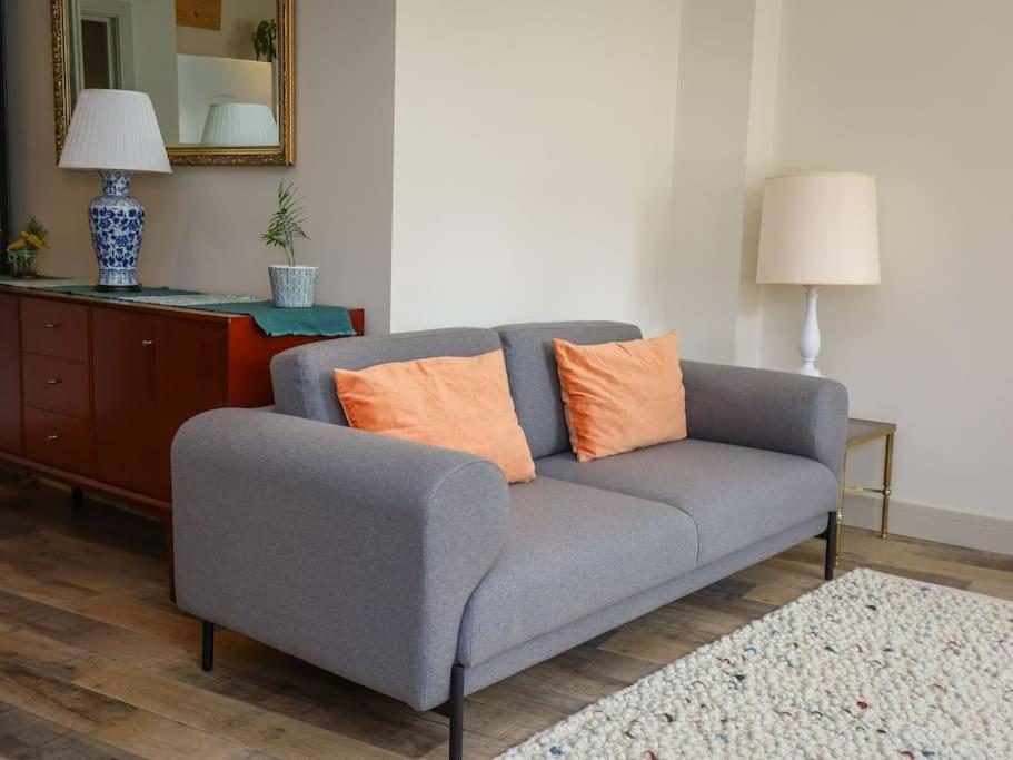 Spacious 1-Bed Apartment With Super King Or Twin In Central Charlbury, Cotswolds Екстер'єр фото