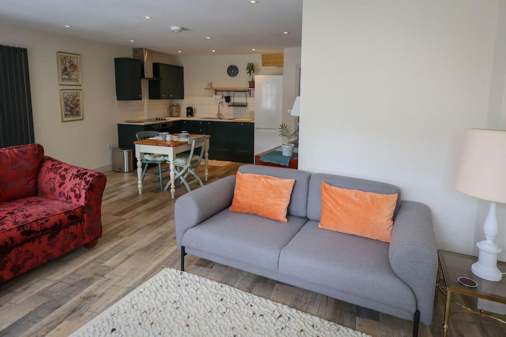 Spacious 1-Bed Apartment With Super King Or Twin In Central Charlbury, Cotswolds Екстер'єр фото