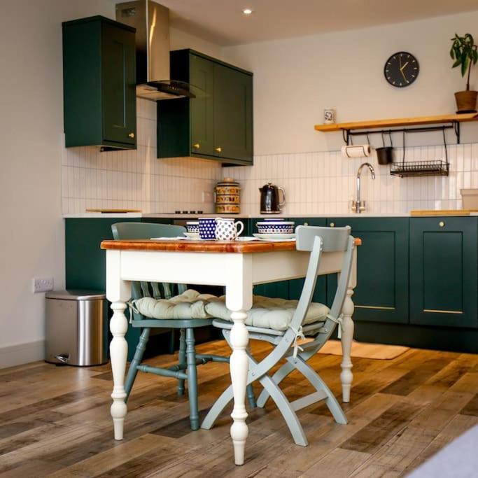 Spacious 1-Bed Apartment With Super King Or Twin In Central Charlbury, Cotswolds Екстер'єр фото