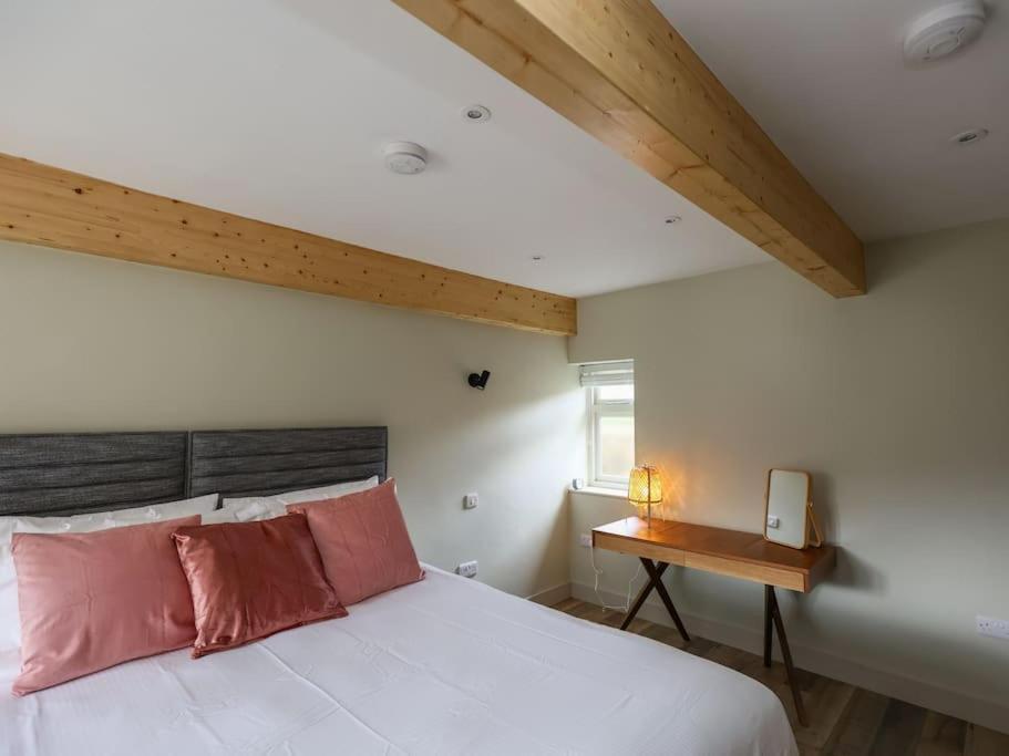 Spacious 1-Bed Apartment With Super King Or Twin In Central Charlbury, Cotswolds Екстер'єр фото