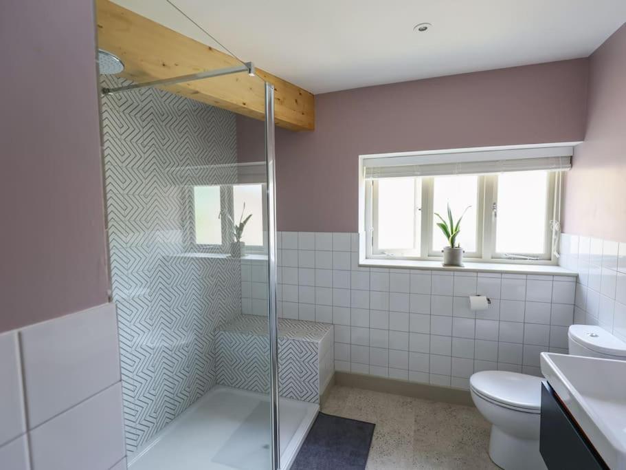Spacious 1-Bed Apartment With Super King Or Twin In Central Charlbury, Cotswolds Екстер'єр фото